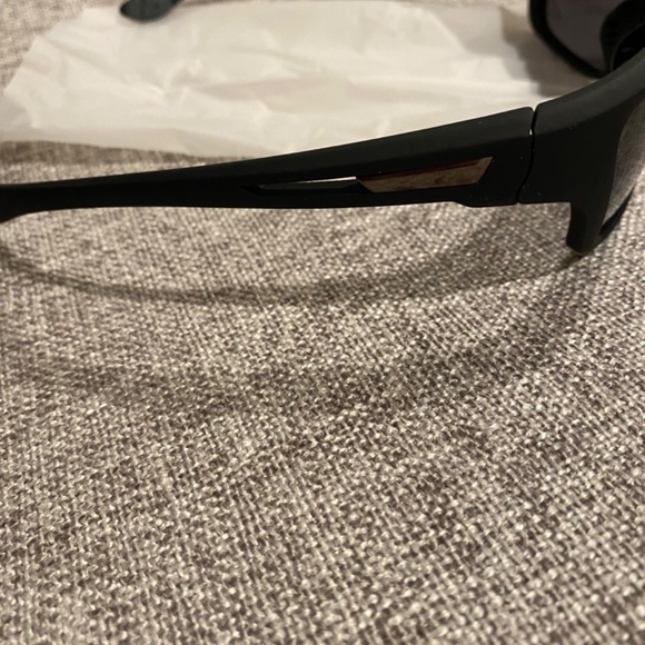 New in Box Men’s Sunglasses - Picture 6 of 6